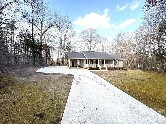 2nd image of 275 Holiday Rd