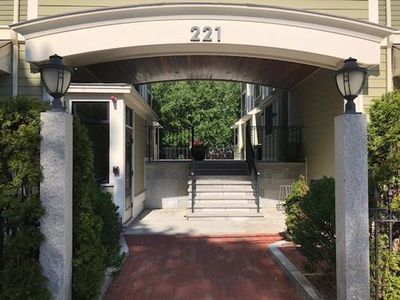 221 Beacon St APT 1, Somerville, MA, 02143
