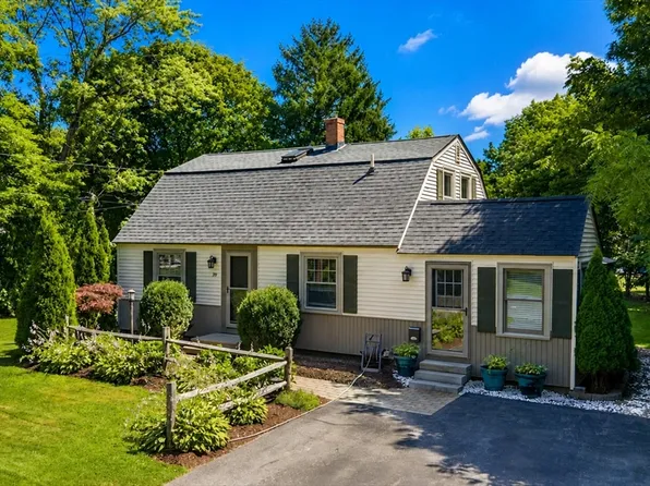39 Harkins St, Clinton, MA 01510