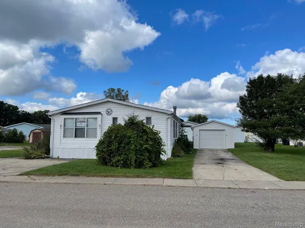 87 Mount Everest Way, Swartz Creek, MI 48473