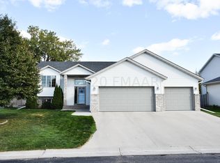 3511 Woodbury Ct S, Fargo, ND 58103
