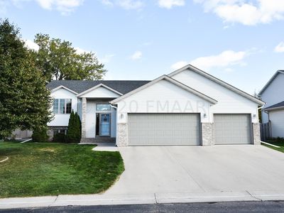 3511 Woodbury Ct S, Fargo, ND, 58103