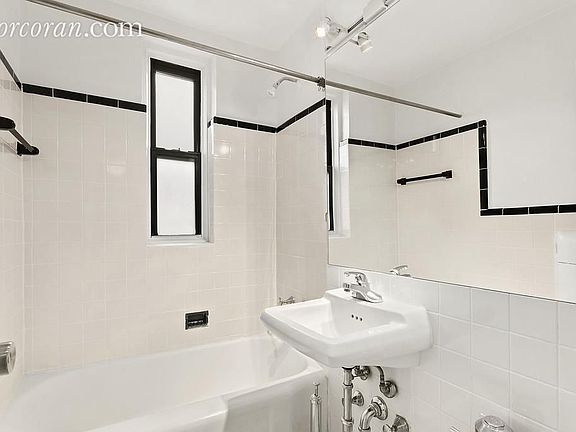 4th image of 305-313 W 18th St #4B
