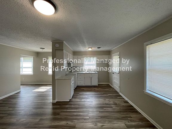 5th image of 653 Western Park Dr