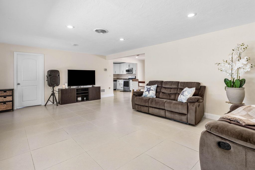 1620 SW 4TH Avenue, photo 9