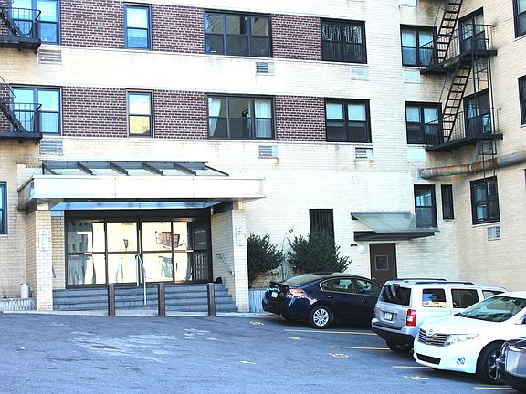 5th image of 1100 Warburton Ave APT L4
