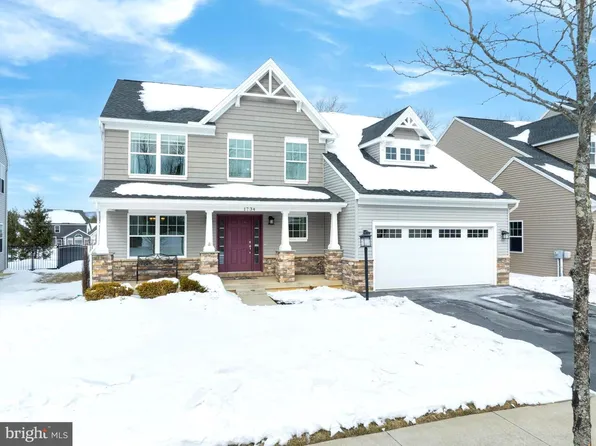 1734 Woodledge Dr, State College, PA 16803