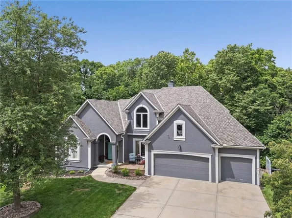 5812 Manor Ln, Parkville, MO 64152