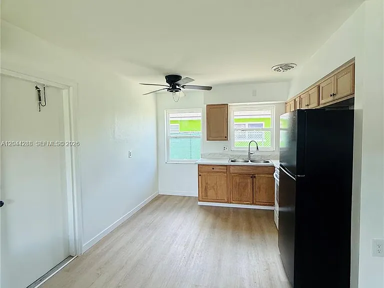 2423 Jeffcott St #1 — Photo 3
