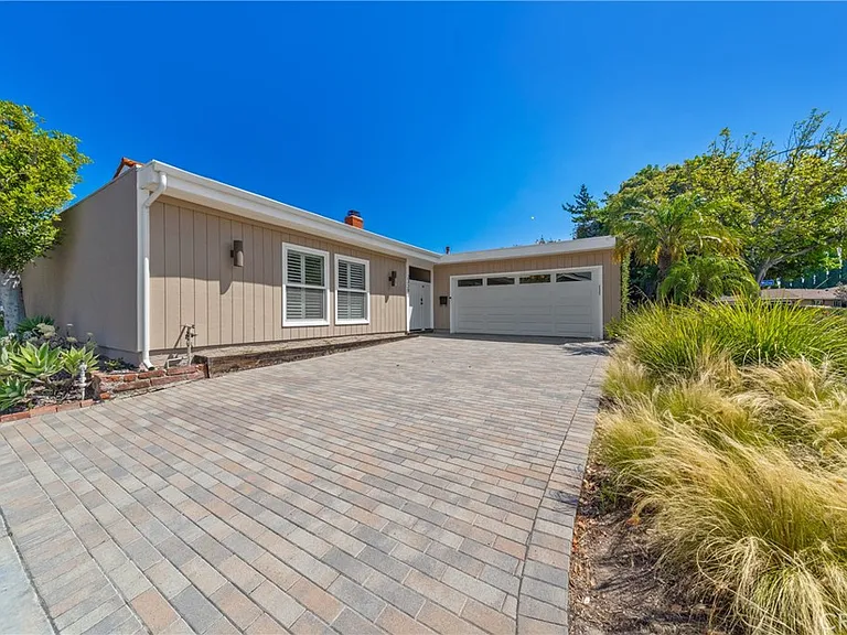 23291 Downland Rd — Photo 2