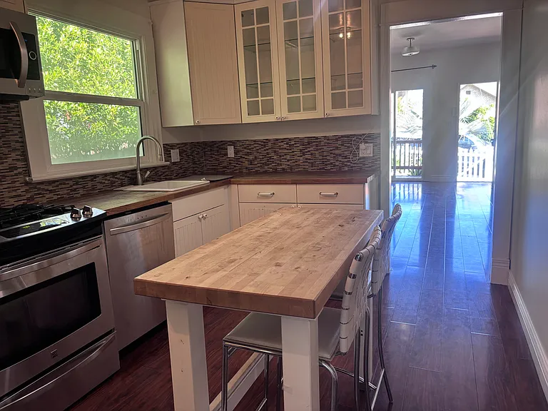 503 Bay St — Photo 13