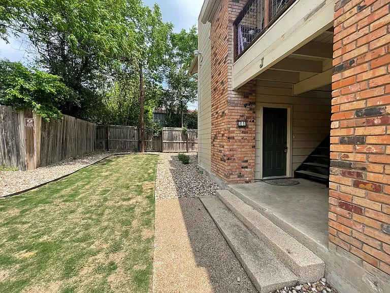 421 W San Antonio St #J1 — Photo 22