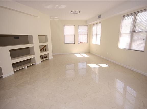 3rd image of 1554 E 59th St