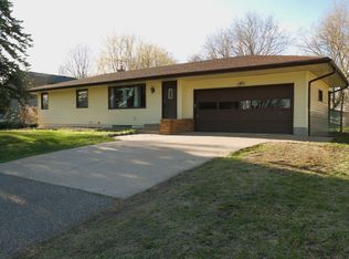769 County Road C W, Roseville, MN 55113
