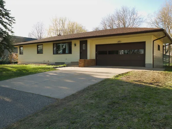 769 County Road C W, Roseville, MN 55113