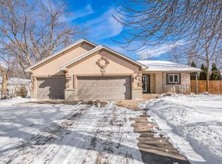1307 Bay Dr SE, Forest Lake, MN 55025