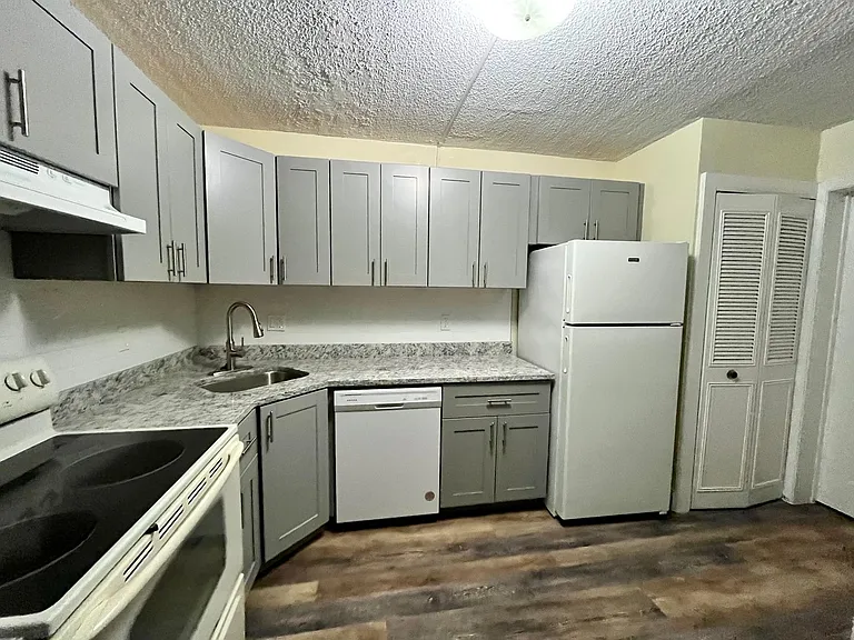 8205 Sun Spring Cir #72 — Photo 11