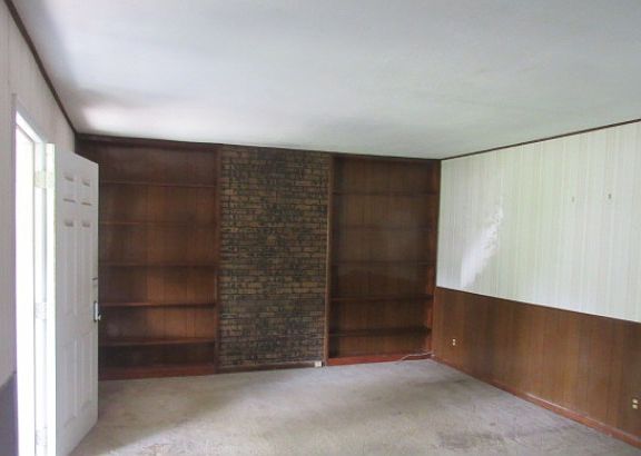 4th image of 2924 Parr Dr