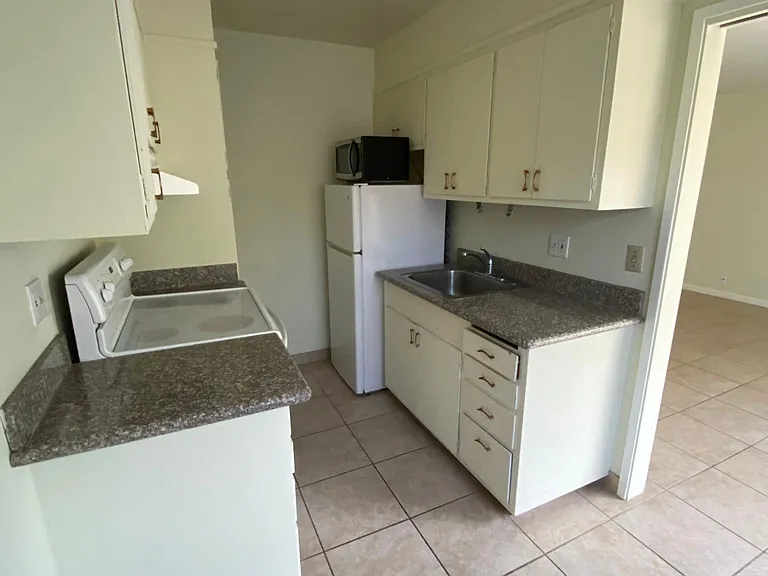 2533 Hillegass Ave #303 — Photo 2