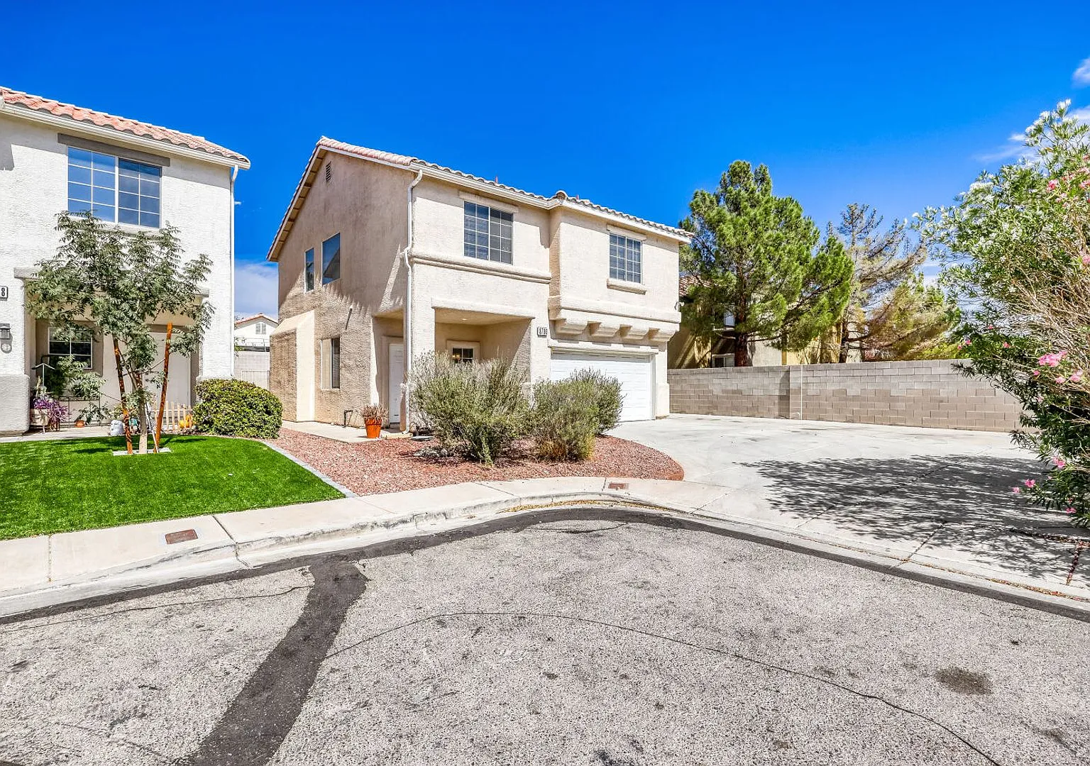 Southwest Las Vegas 3-Bedroom Home with Spacious Yard & Cul-de-Sac Location — Photo 2