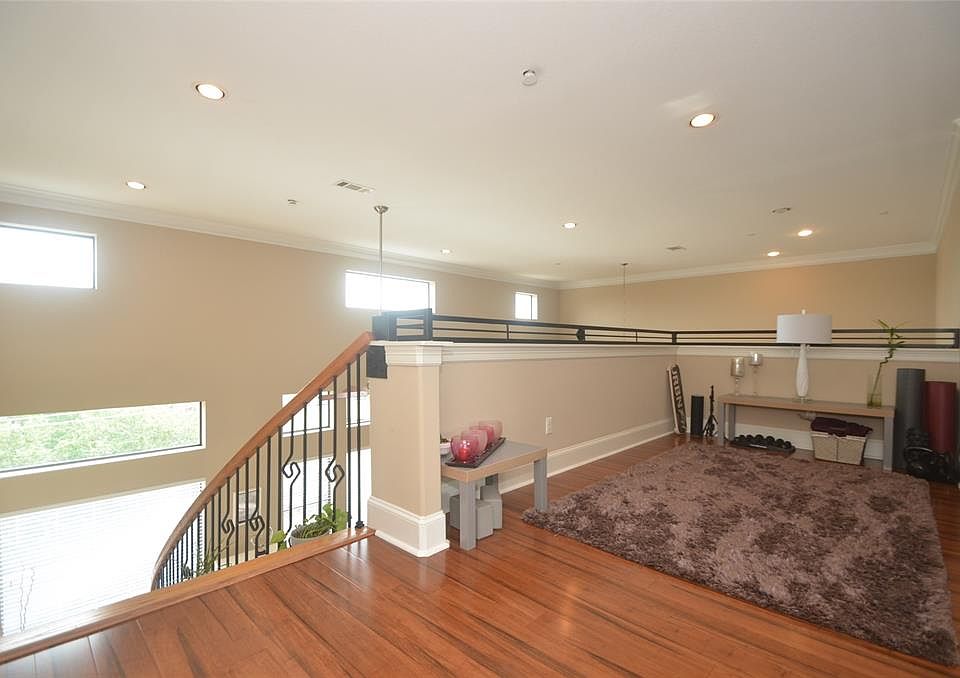 1st image of 4402 Lillian St Unit 9
