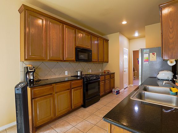 4th image of 619 Fairglen Ct