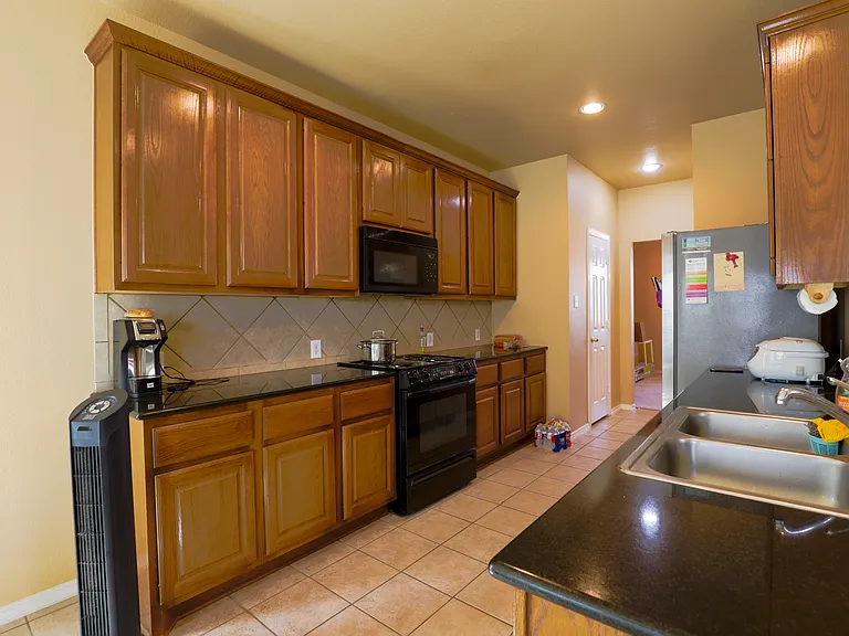 619 Fairglen Ct — Photo 4