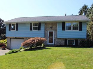 296 Bareview Dr, Leola, PA 17540