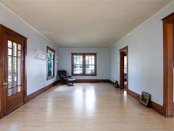 4th image of 1011 6th Avenue