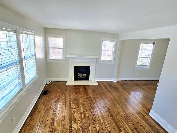 3rd image of 2920 Primrose Cir