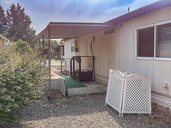 3rd image of 74 NE Danita Ln