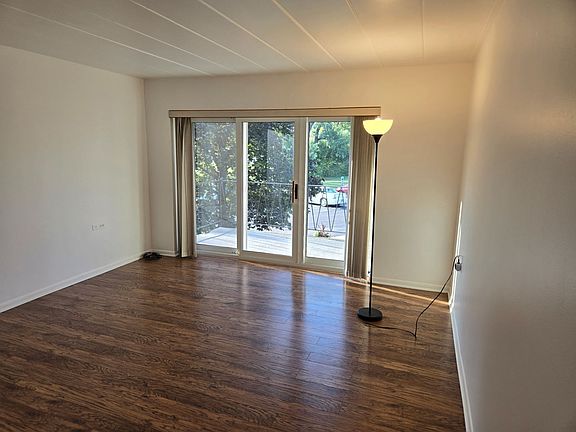 4th image of 2800 Maple Ave APT 25B