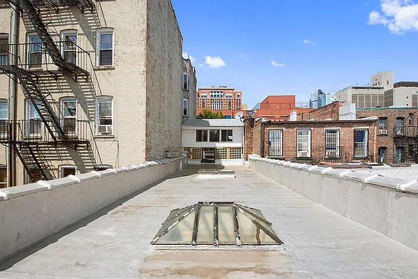 Sold by Compass | media 25