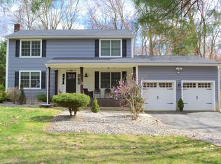 31 La Valley Dr, Manalapan, NJ