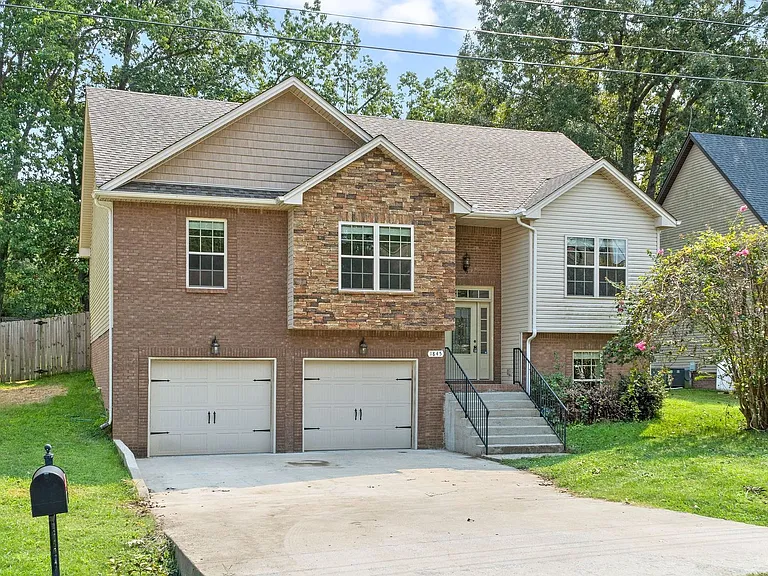 1845 Deerstand Dr — Photo 2