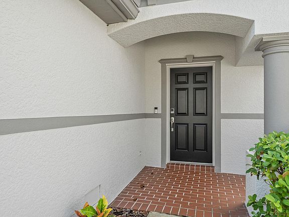2nd image of 1038 Bella Vista Dr NE