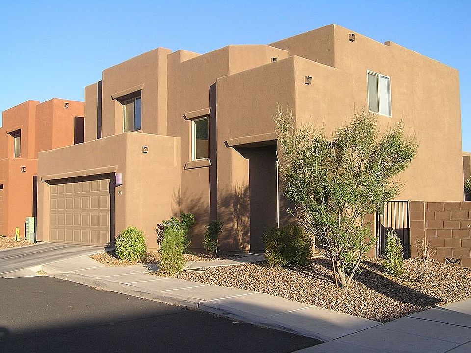 1st image of 2918 N Cardell Cir