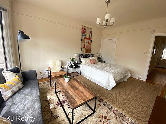 4th image of 2190 Bay St APT 201