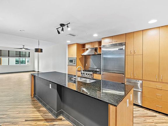 3rd image of 1120 E KENNEDY BOULEVARD #618
