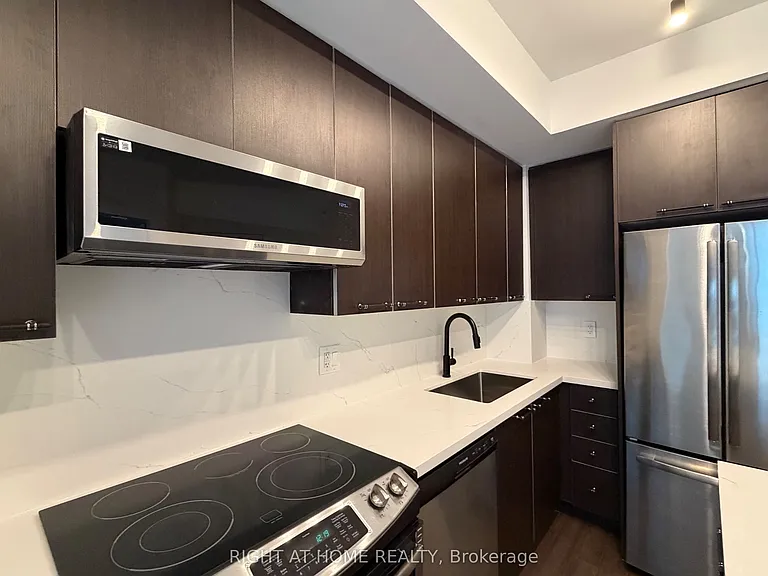 10 Park Lawn Rd #522 — Photo 16