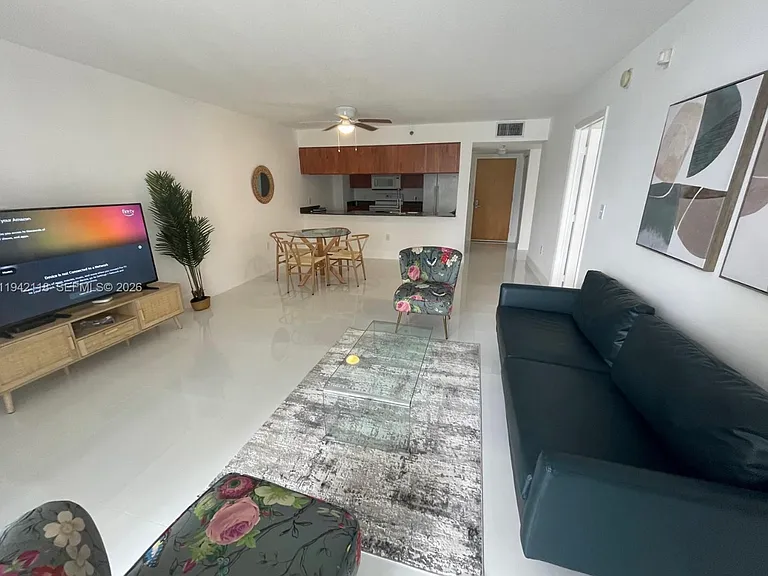 1200 Brickell Bay Dr #31004 — Photo 2