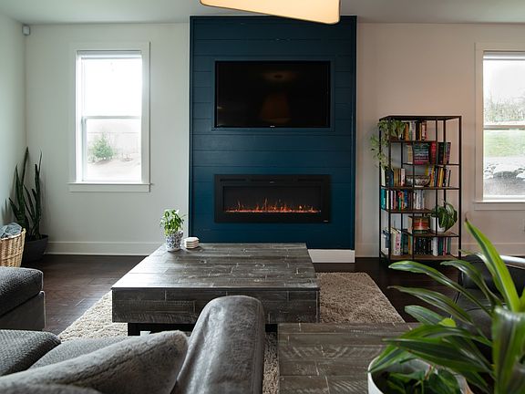 3rd image of 798 Cottage Park Dr