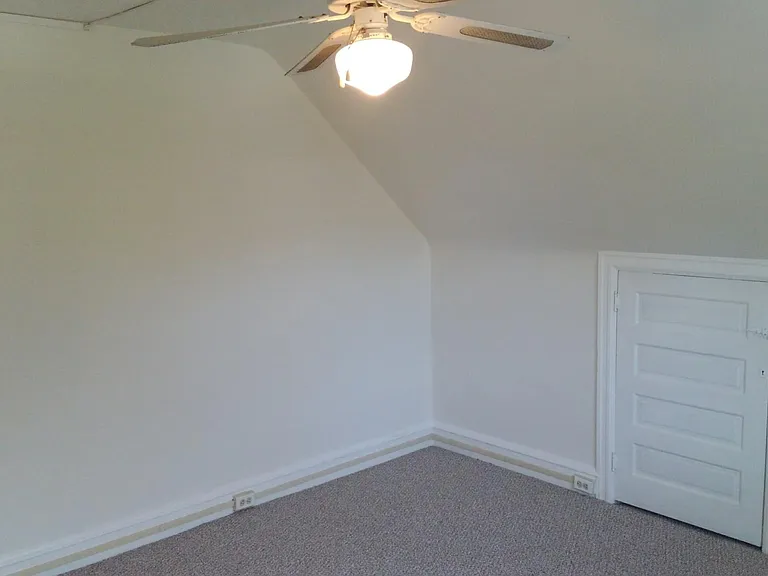 Bedroom/living room.