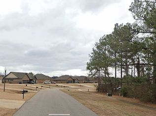215 Village Trl, Wetumpka, AL 36093