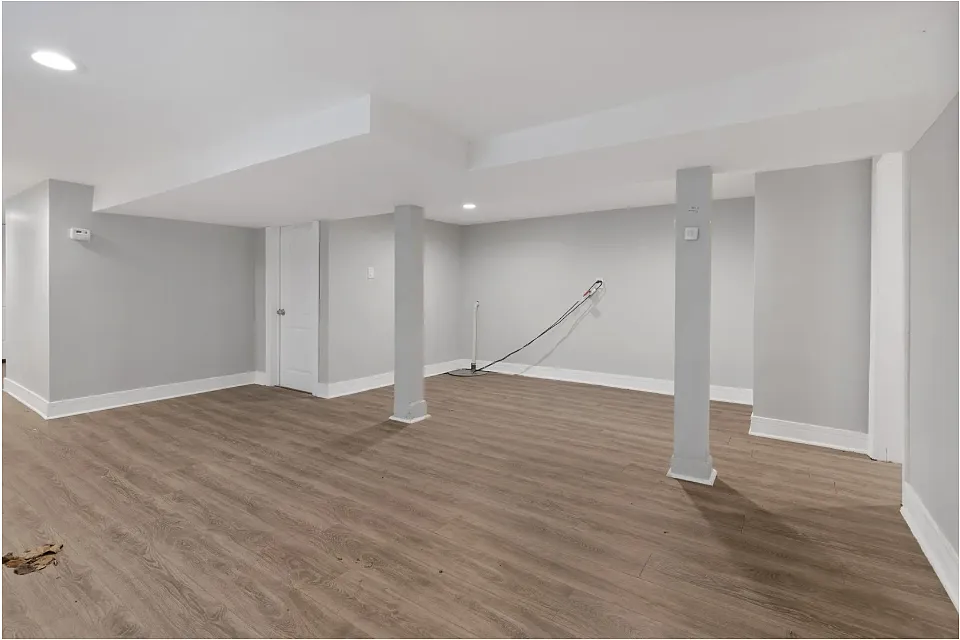 Building Photo - 6618 S Maryland Ave #G