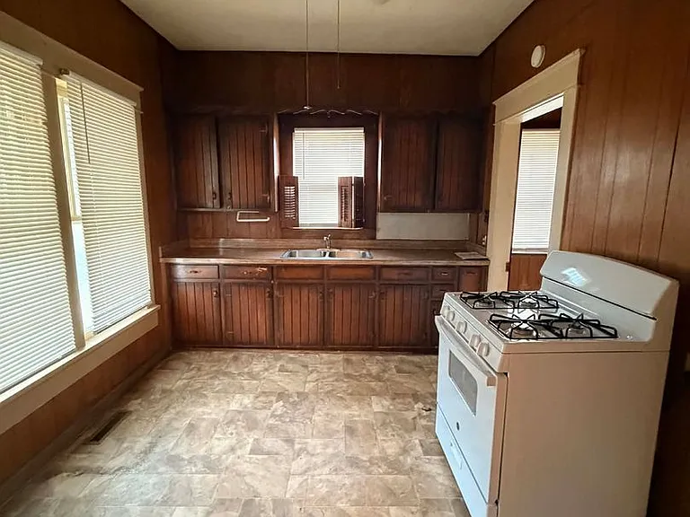 232 S Patterson Ave — Photo 7