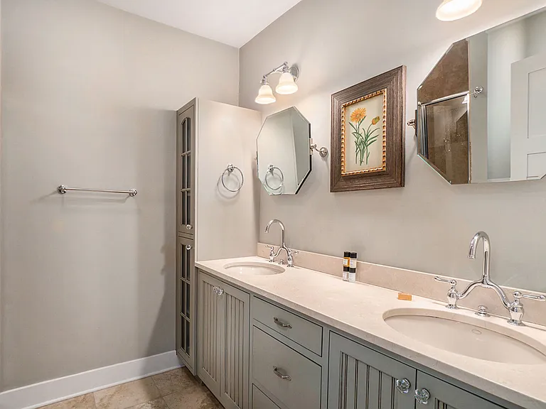 27 Howard Ave — Photo 21