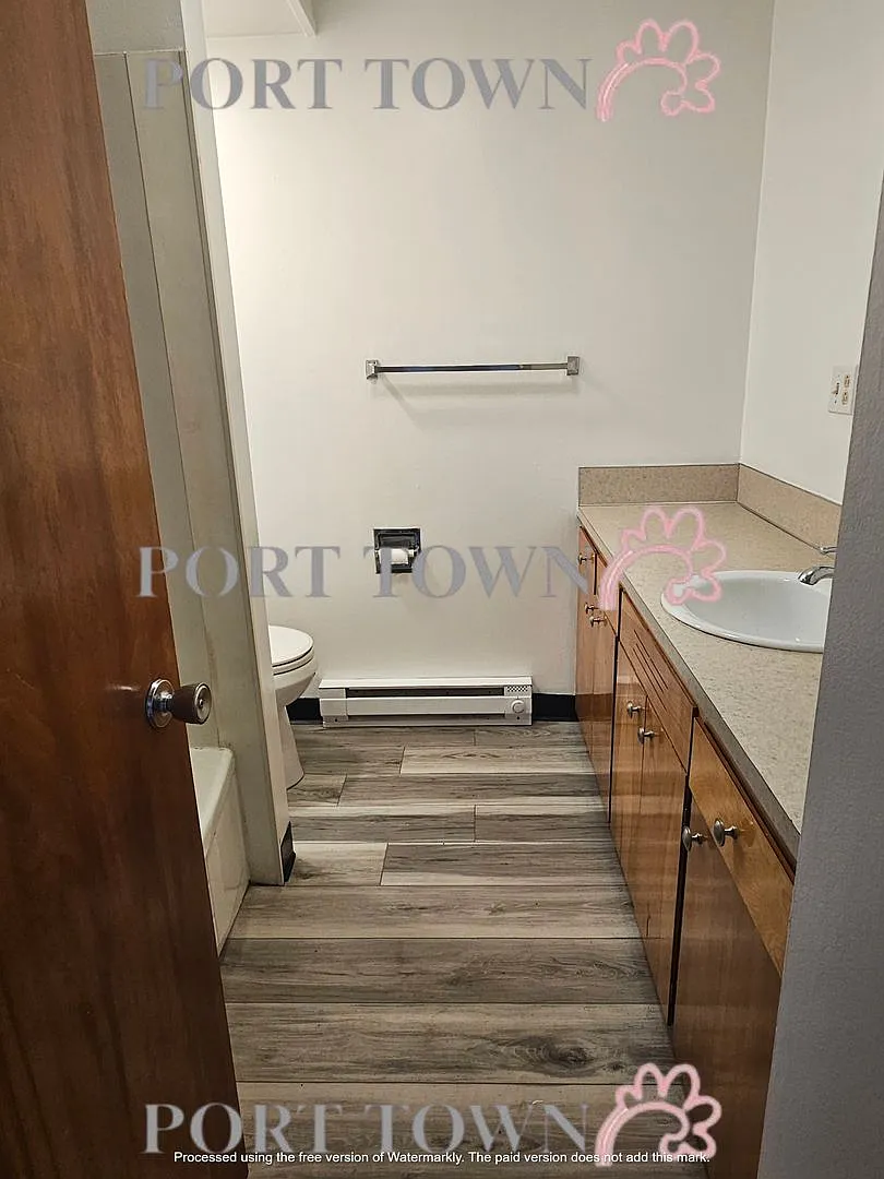 Astor Court Apartments — Photo 4