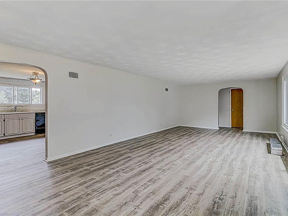 5th image of 4097 Circle Dr