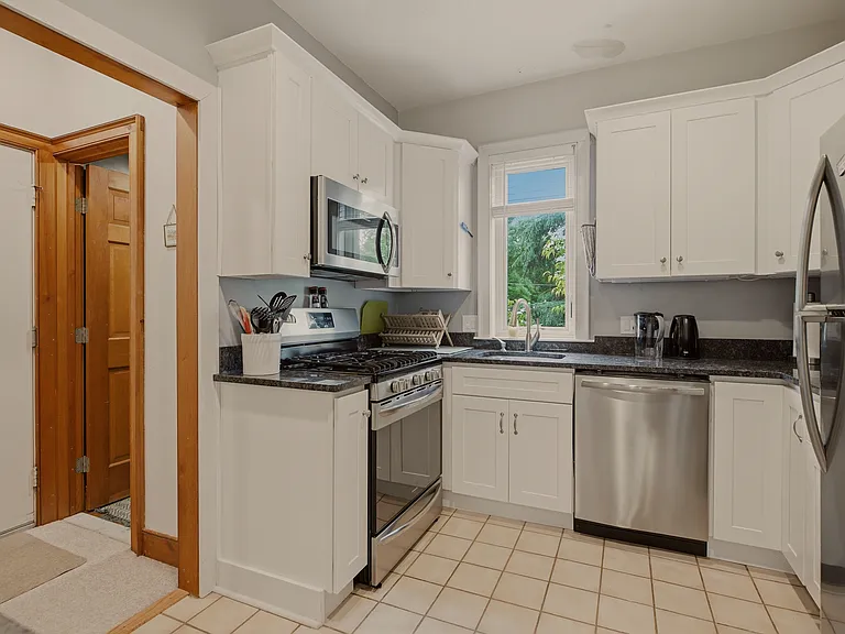 158 Narragansett Ave #U — Photo 9